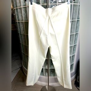 CELINE TROUSER IVORY LIKE COLOR PLEATED WITH POCKETS. AUTHENTIC.